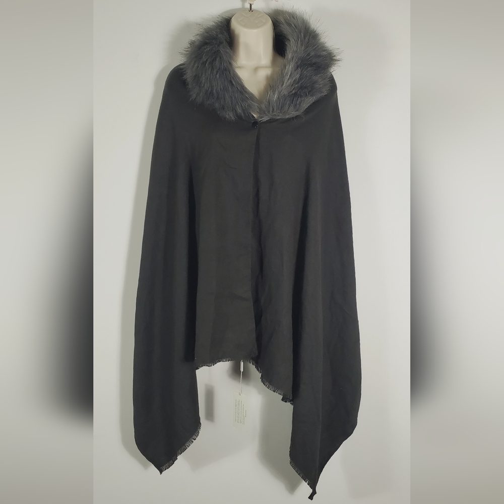 Eyeful Faux Fur Snap Shawl One Size Fits Most
